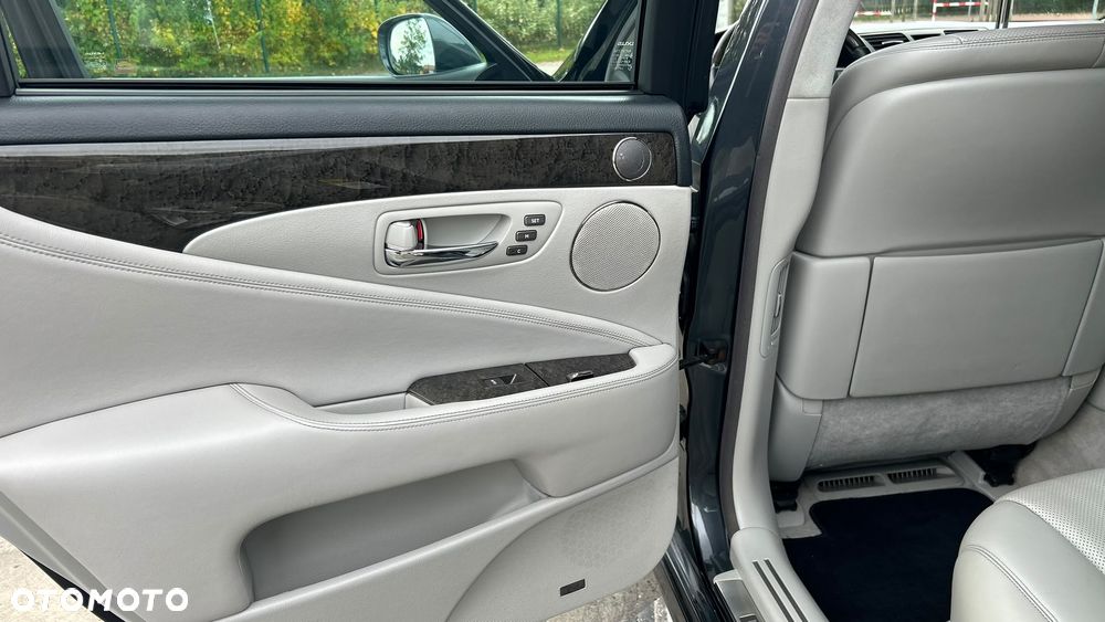 Lexus LS - 29