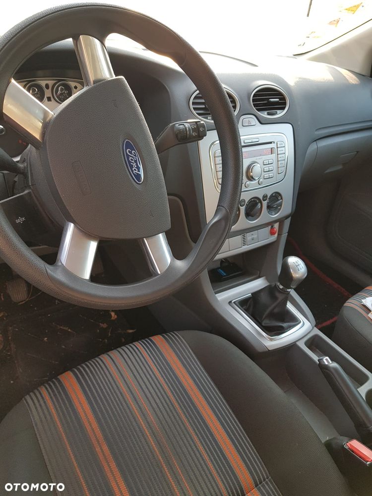 Ford Focus ver-1-6-comfort - 2