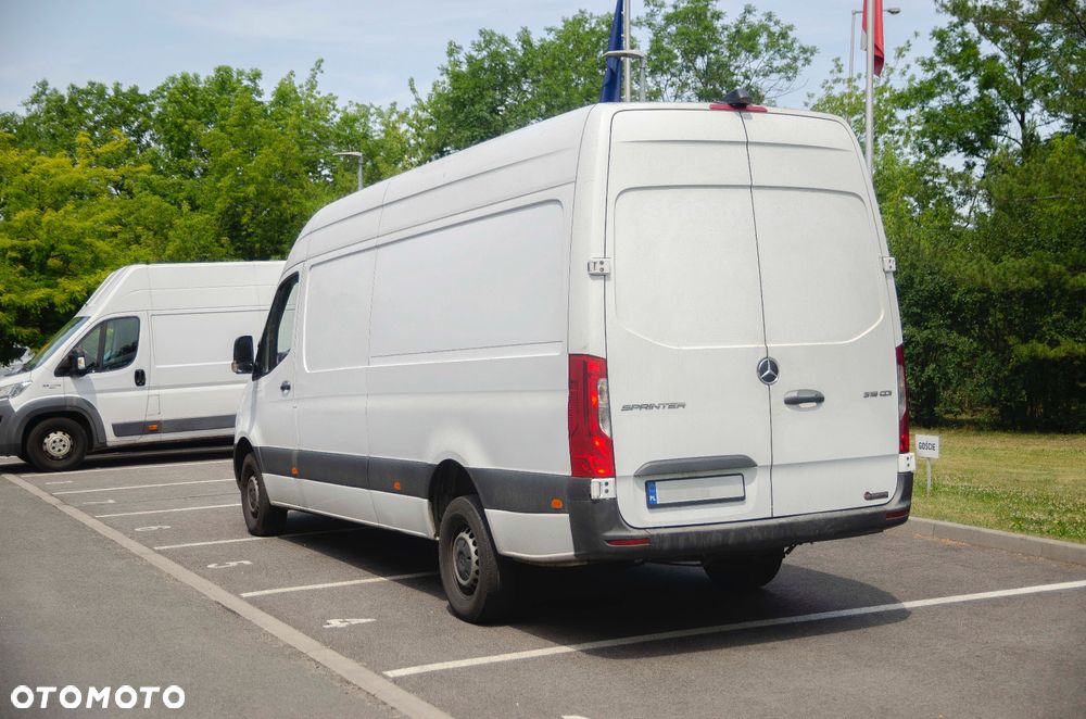 Mercedes-Benz Sprinter - 9