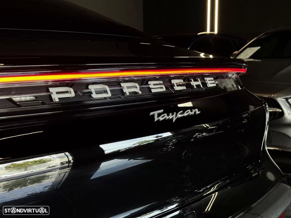 Porsche Taycan 4 - 15