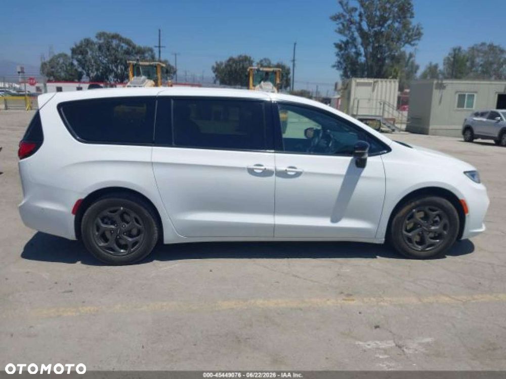 Chrysler Pacifica - 5