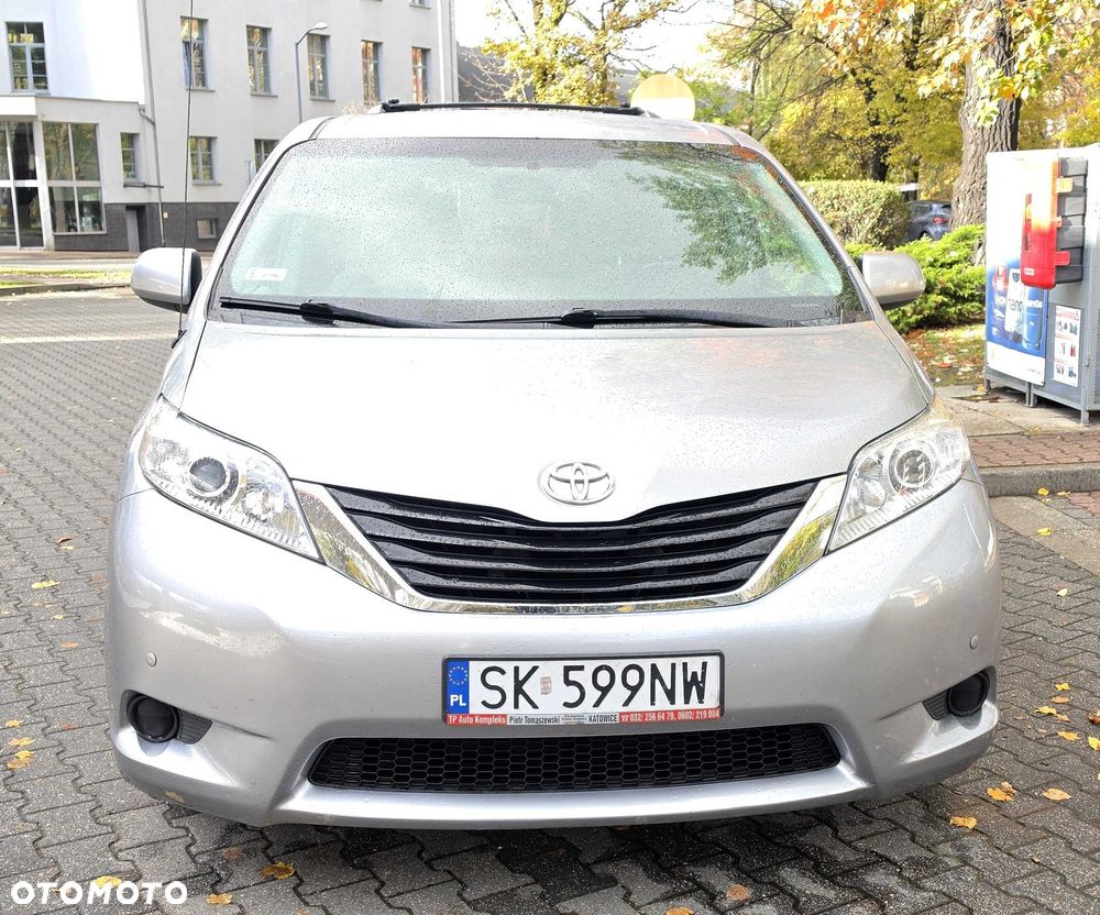 Toyota Sienna - 3