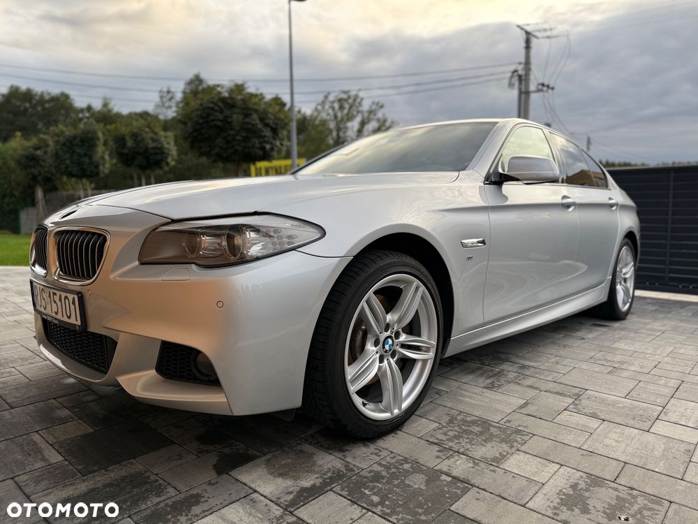 BMW Seria 5 525d xDrive - 14