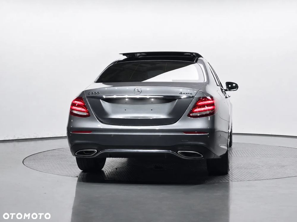 Mercedes-Benz Klasa E 300 9G-TRONIC AMG Line - 5