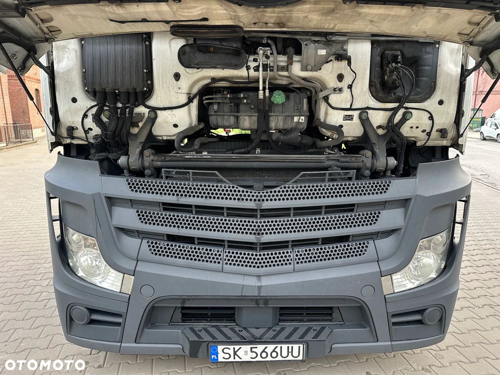 Mercedes-Benz ACTROS MP4 - 11