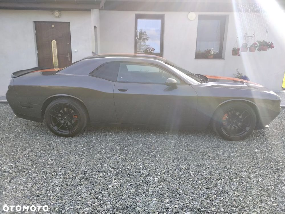Dodge Challenger - 4
