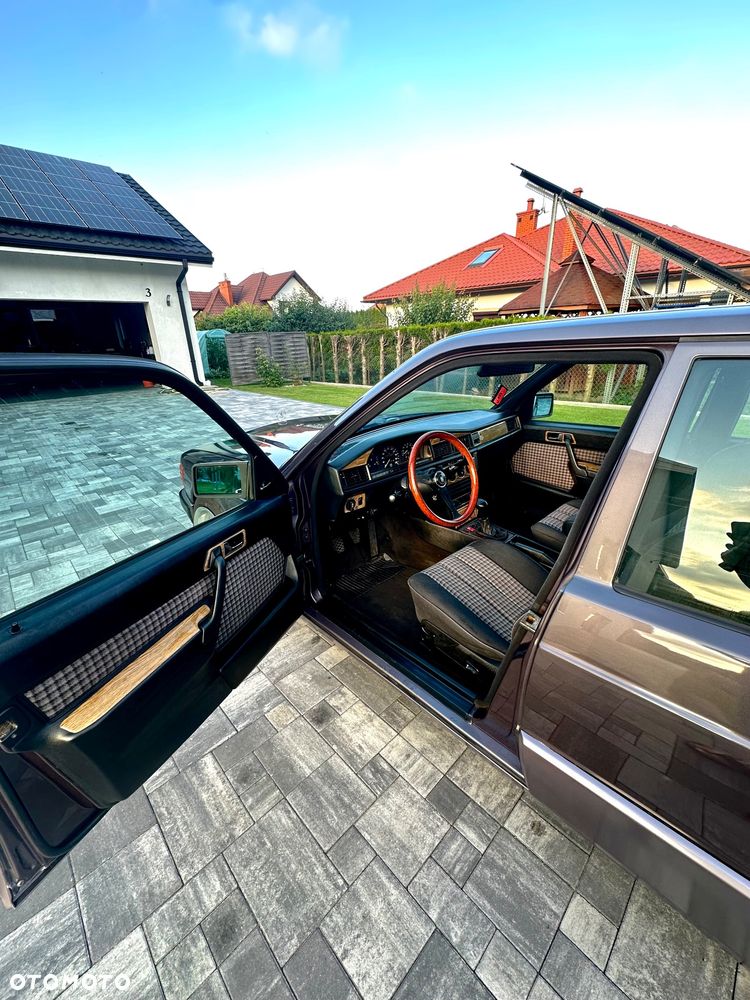 Mercedes-Benz W201 (190) - 7