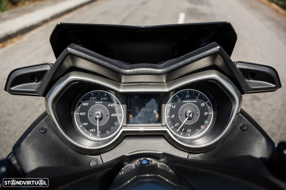 Yamaha X-Max 300 - 29