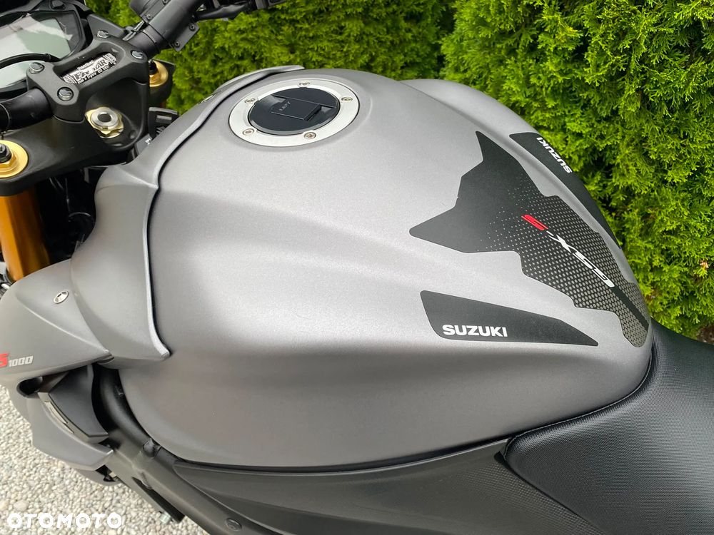 Suzuki GSX - 28