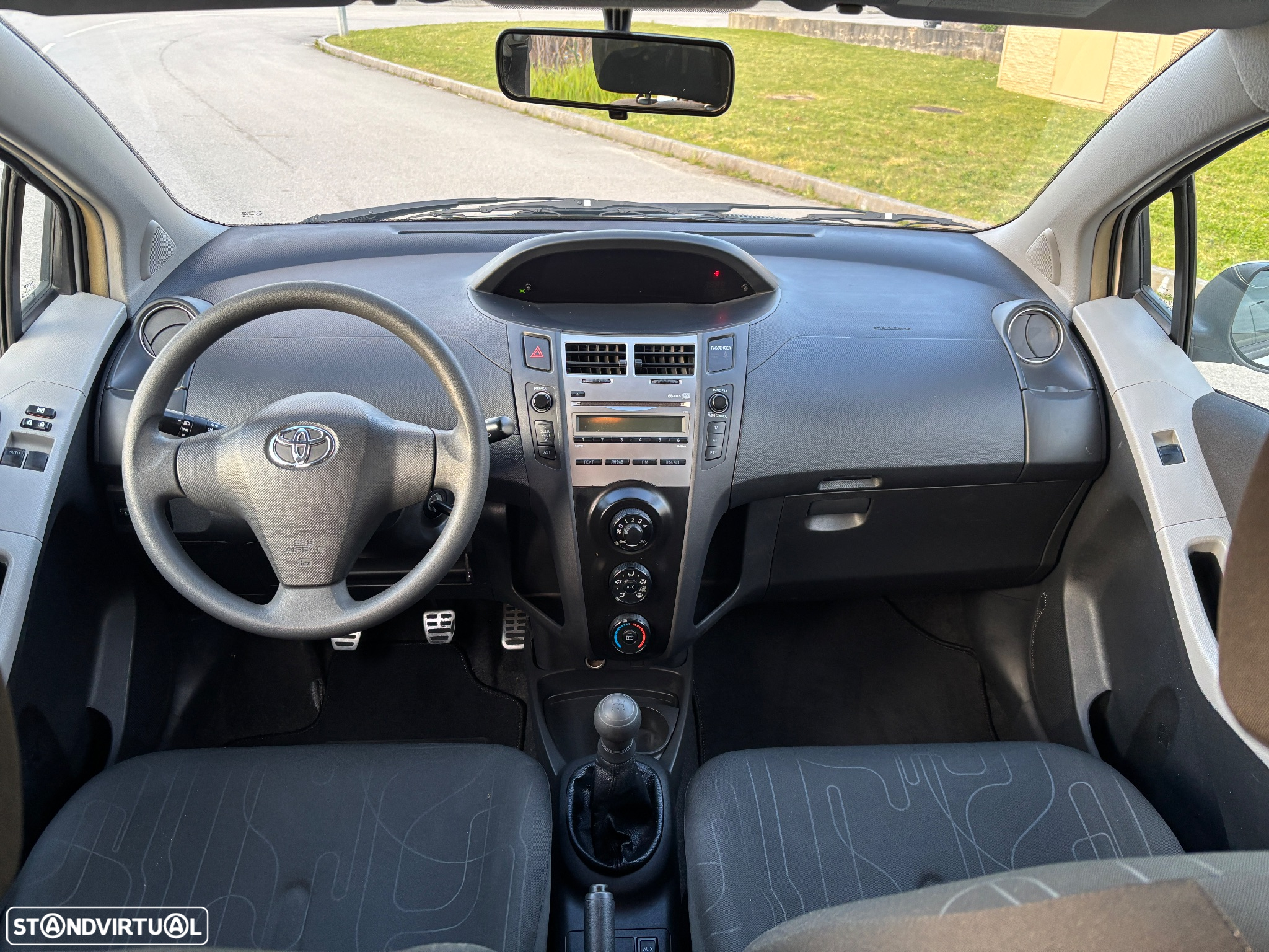 Toyota Yaris 1.0 VVT-i AC - 4
