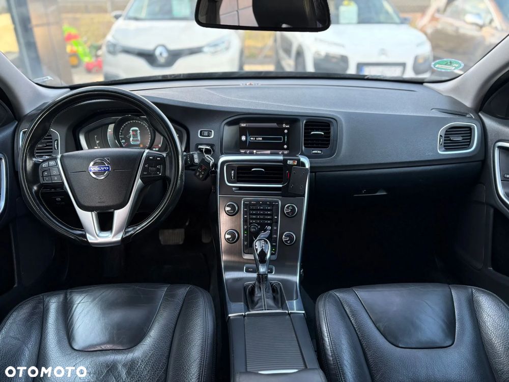 Volvo V60 D6 AWD Plug-in Hybrid Momentum - 12