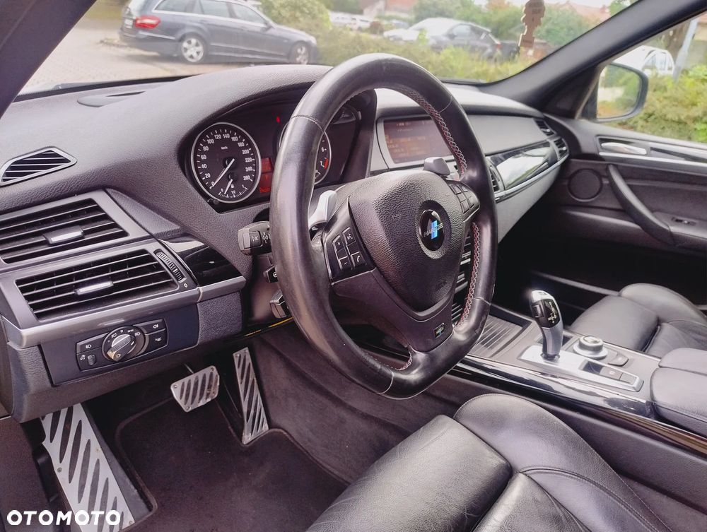 BMW X5 4.8i xDrive - 11