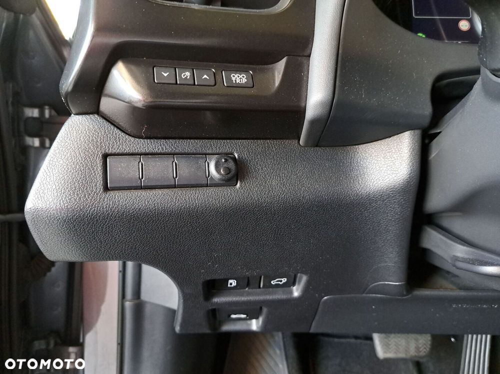 Lexus UX - 36