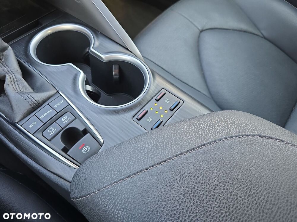Toyota Camry 2.5 Hybrid Executive CVT - 19