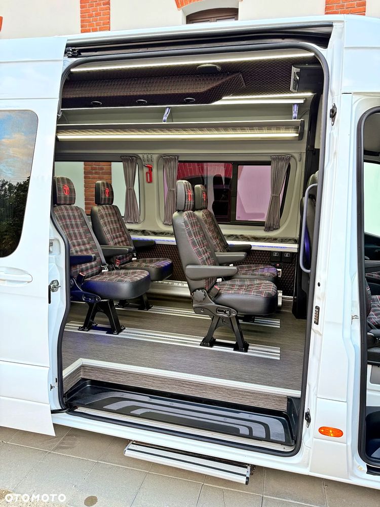 Mercedes-Benz Sprinter 907.235 - 8