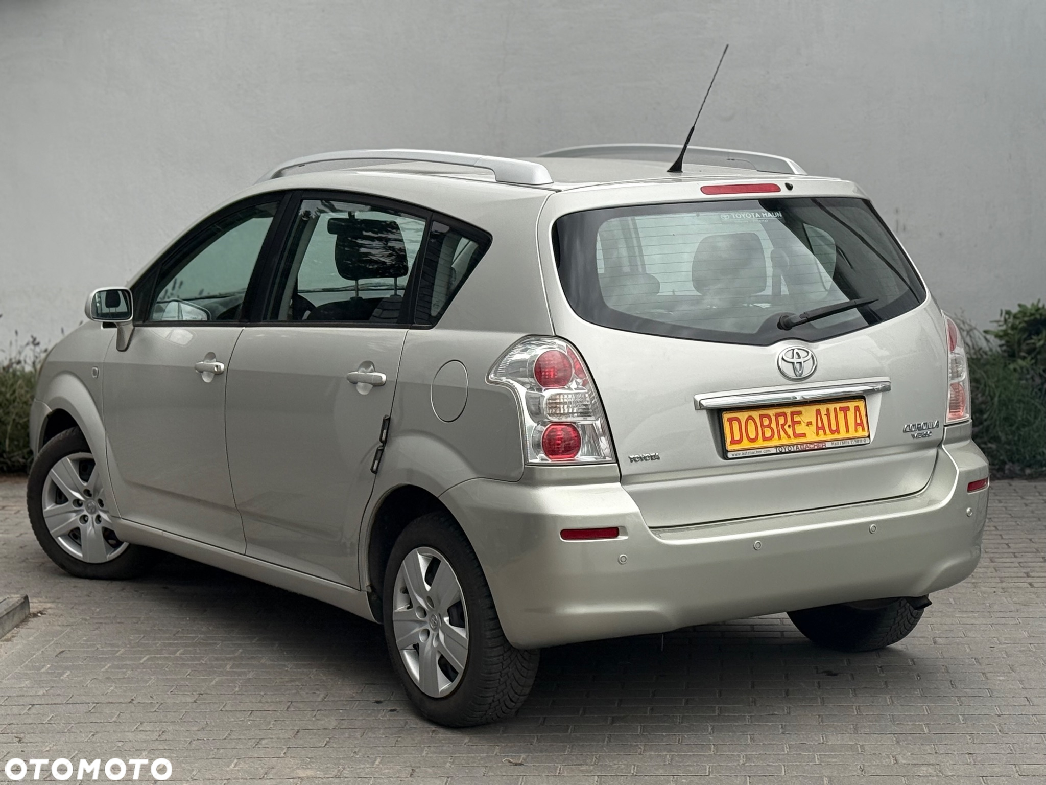 Toyota Corolla Verso 1.6 Premium + - 25