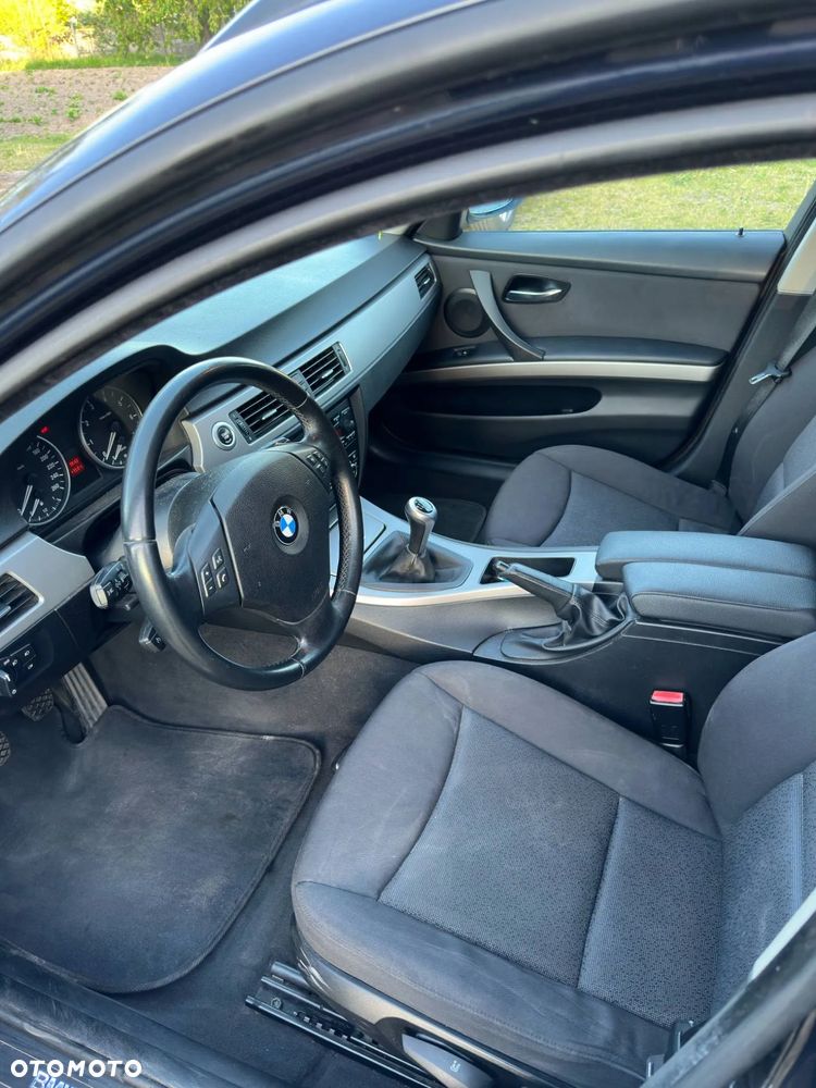 BMW Seria 3 318i - 11