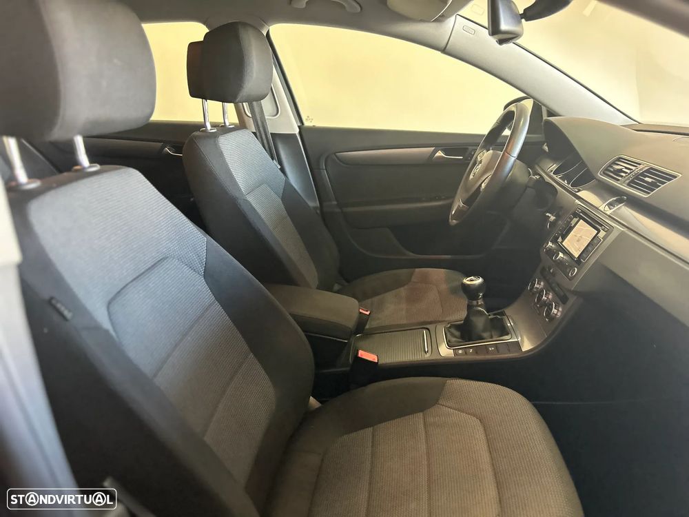 VW Passat 2.0 TDI BlueMotion Trendline - 31