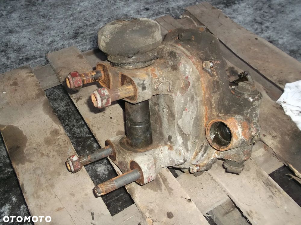 Zwrotnica piasta Iveco Magirus 6x4 4x2 8x4 - 1