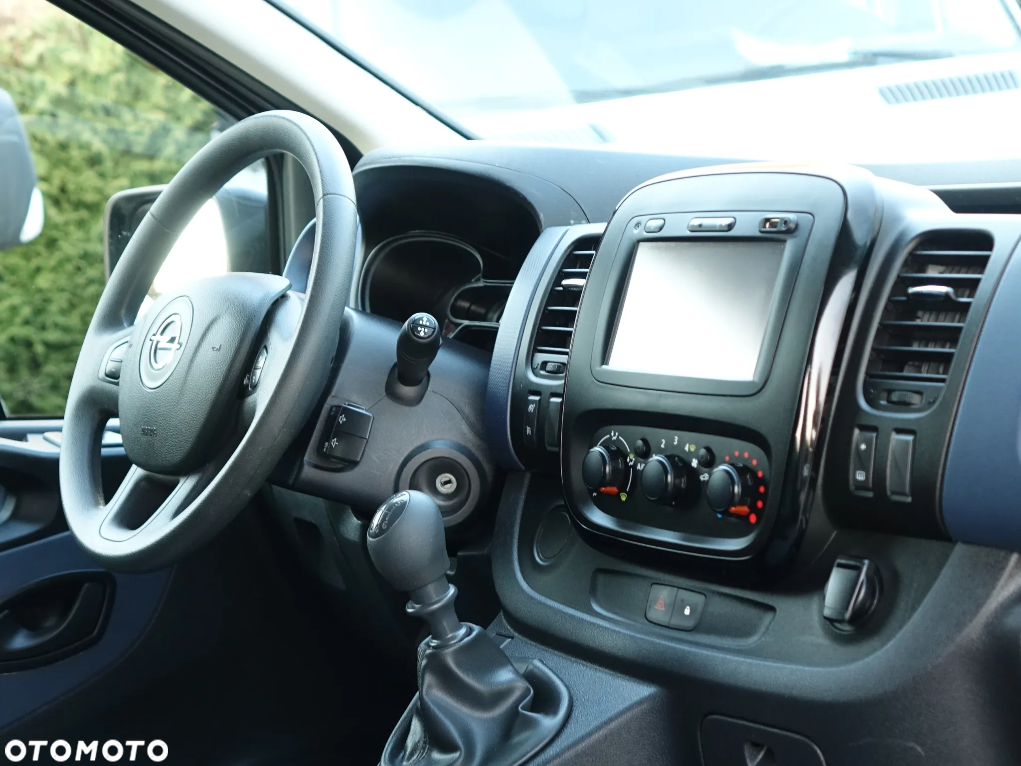 Opel Vivaro 6-osobowy brygadówka L1H1 - 12
