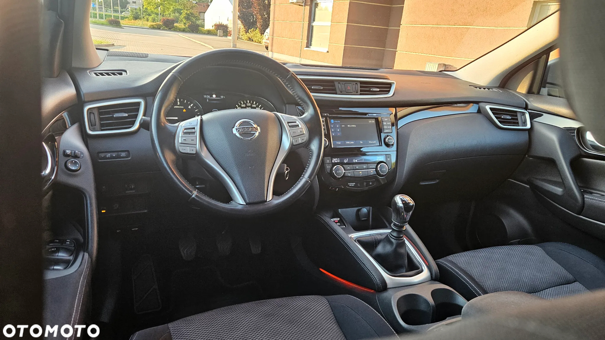 Nissan Qashqai 1.6 dCi TEKNA - 11