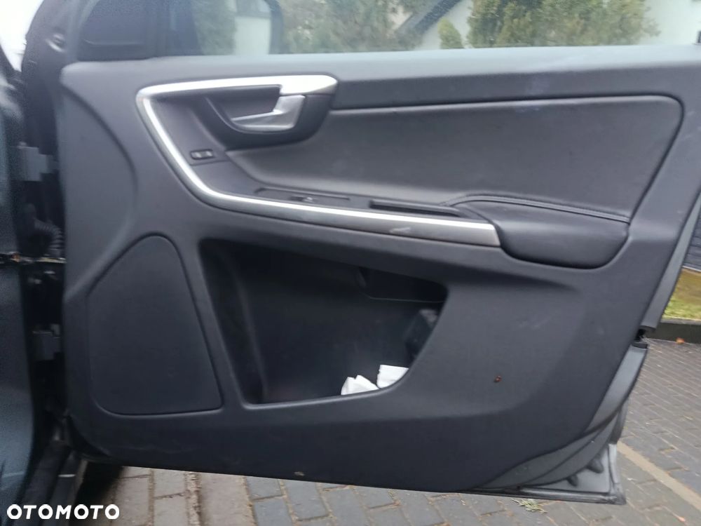 Volvo XC 60 D3 Geartronic Momentum - 16