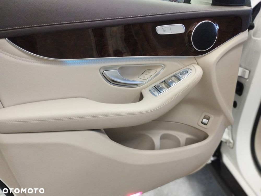 Mercedes-Benz GLC - 22