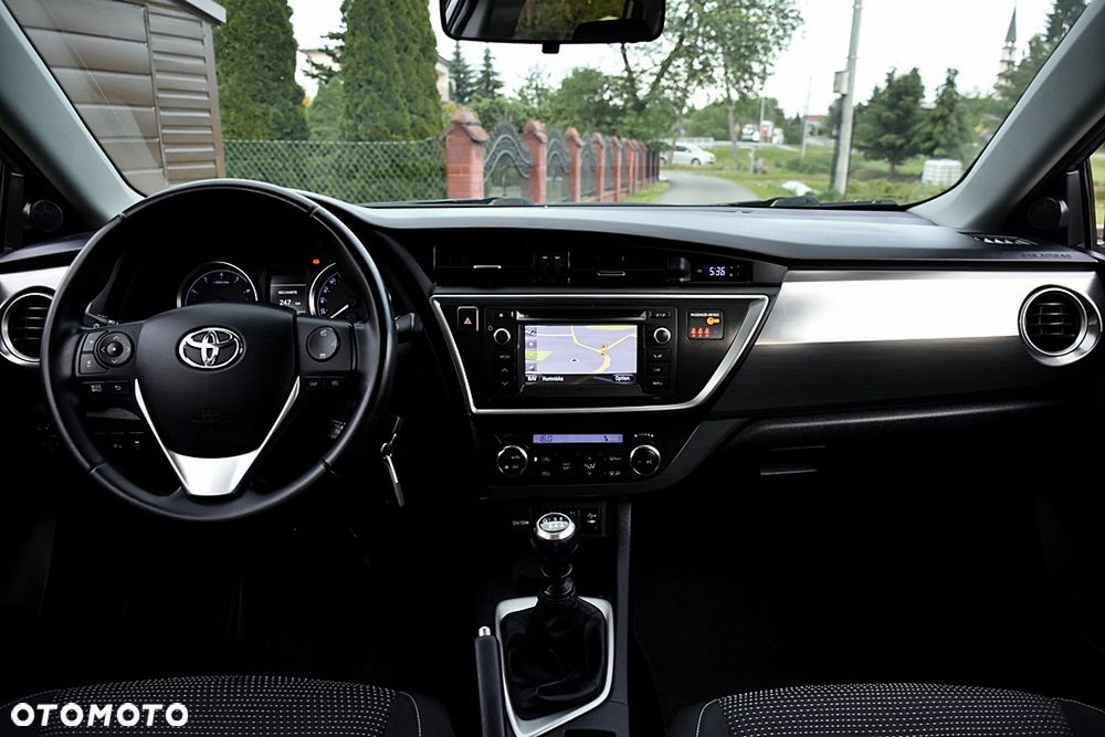 Toyota Auris 1.6 Executive - 19