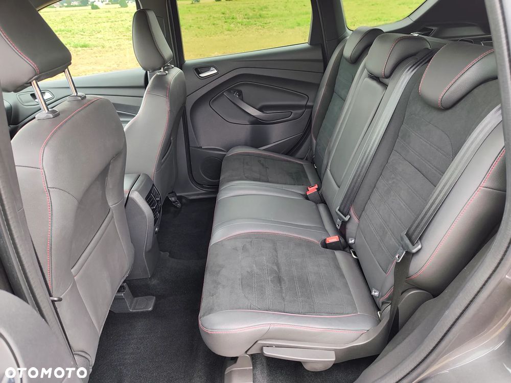 Ford Kuga 1.5 EcoBoost 2x4 ST-Line - 16