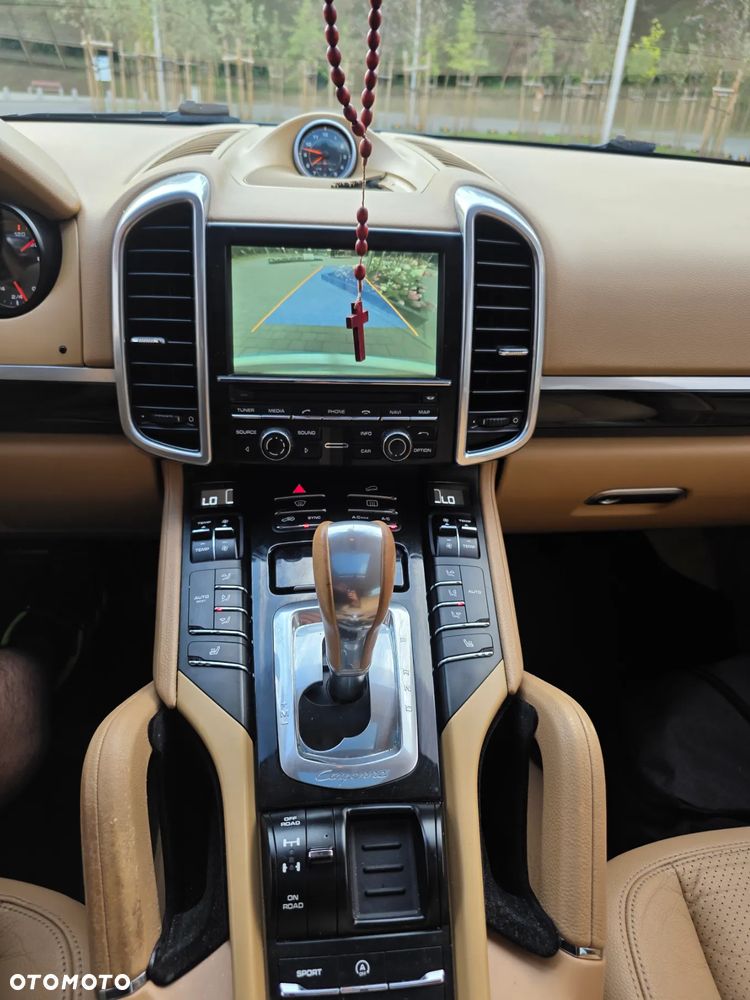 Porsche Cayenne Platinum Edition - 2