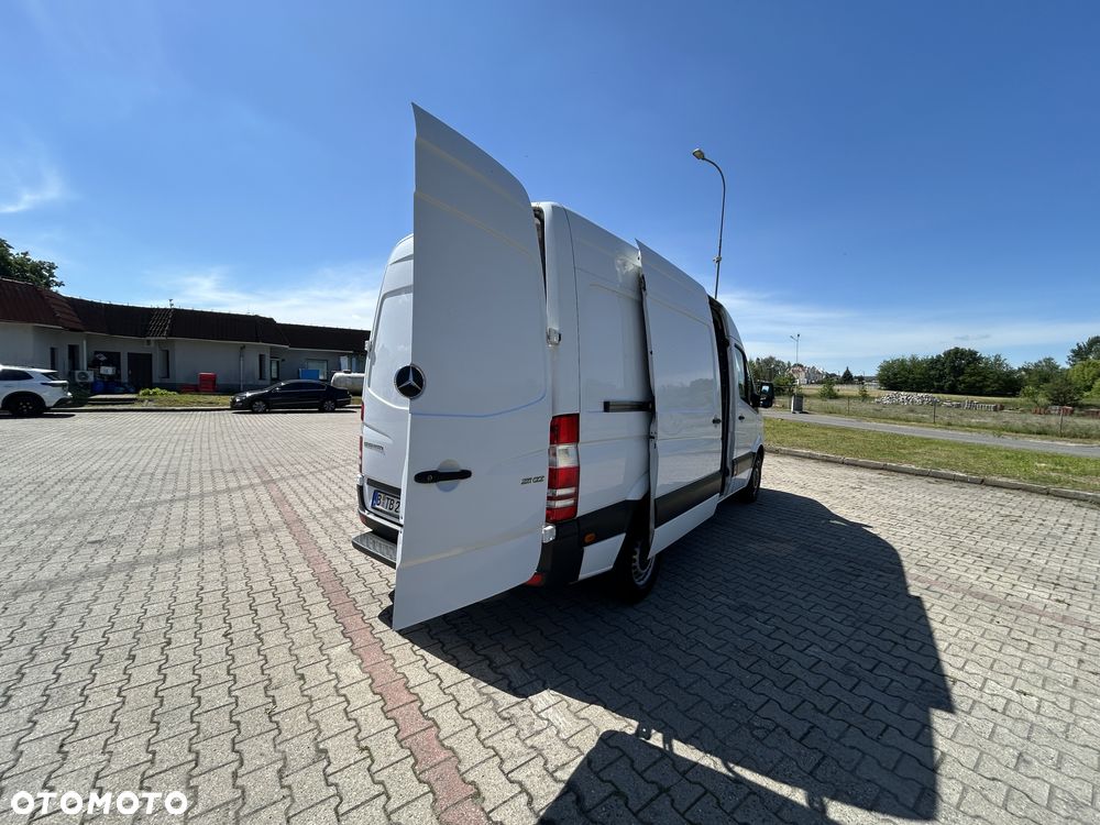 Mercedes-Benz Sprinter - 9