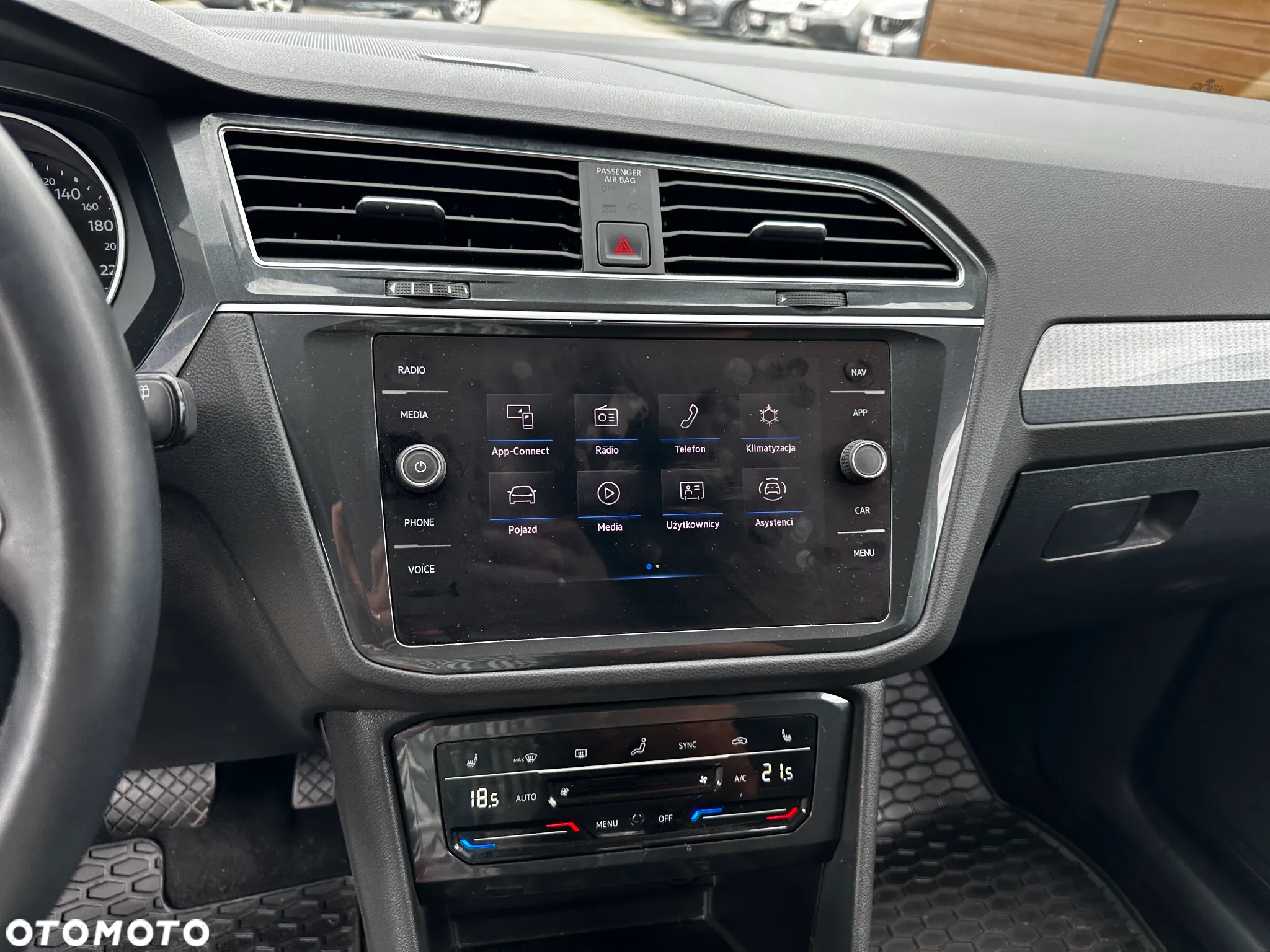 Volkswagen Tiguan - 12