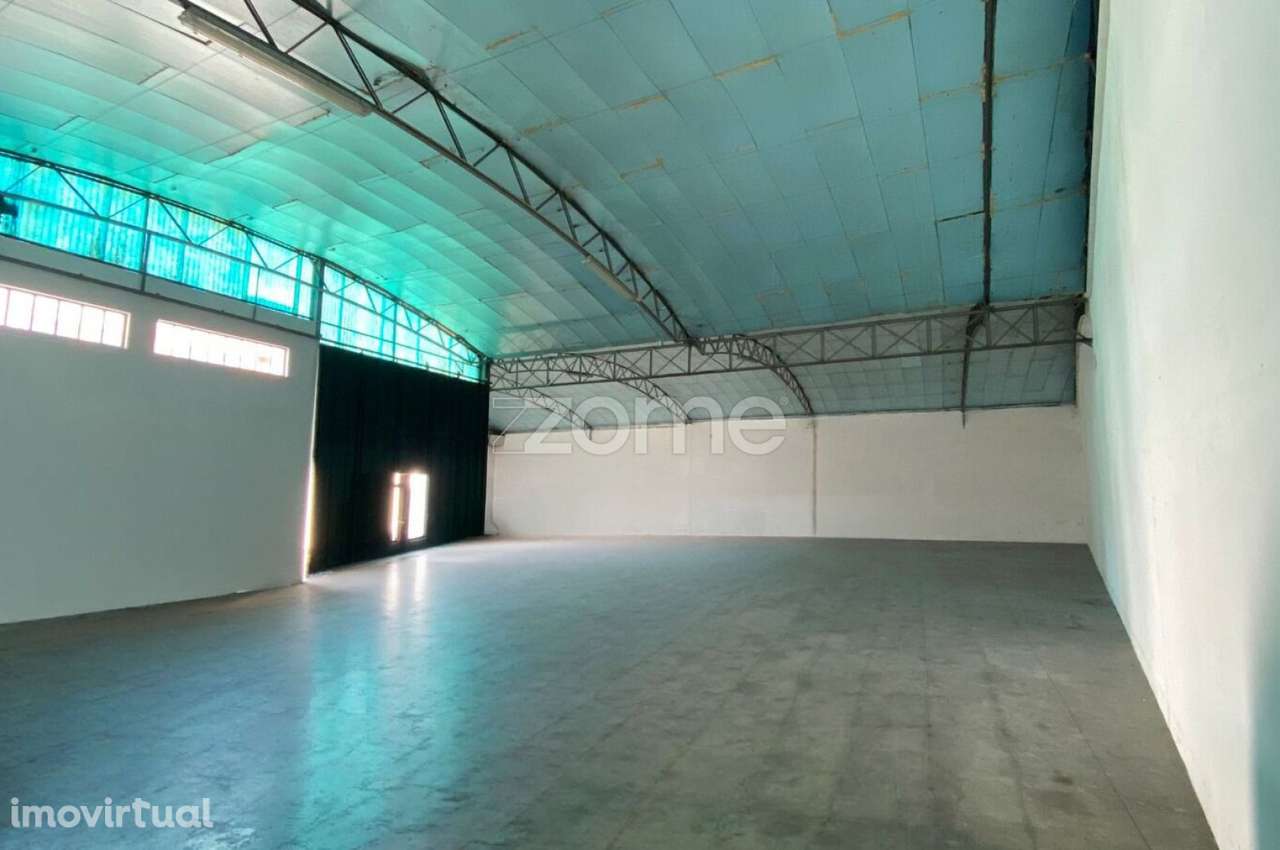 Oportunidade Única na Mealhada – Armazém à face da EN1 - Grande imagem: 4/7