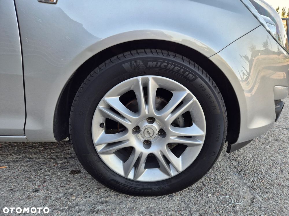 Opel Corsa 1.4 16V Innovation - 10