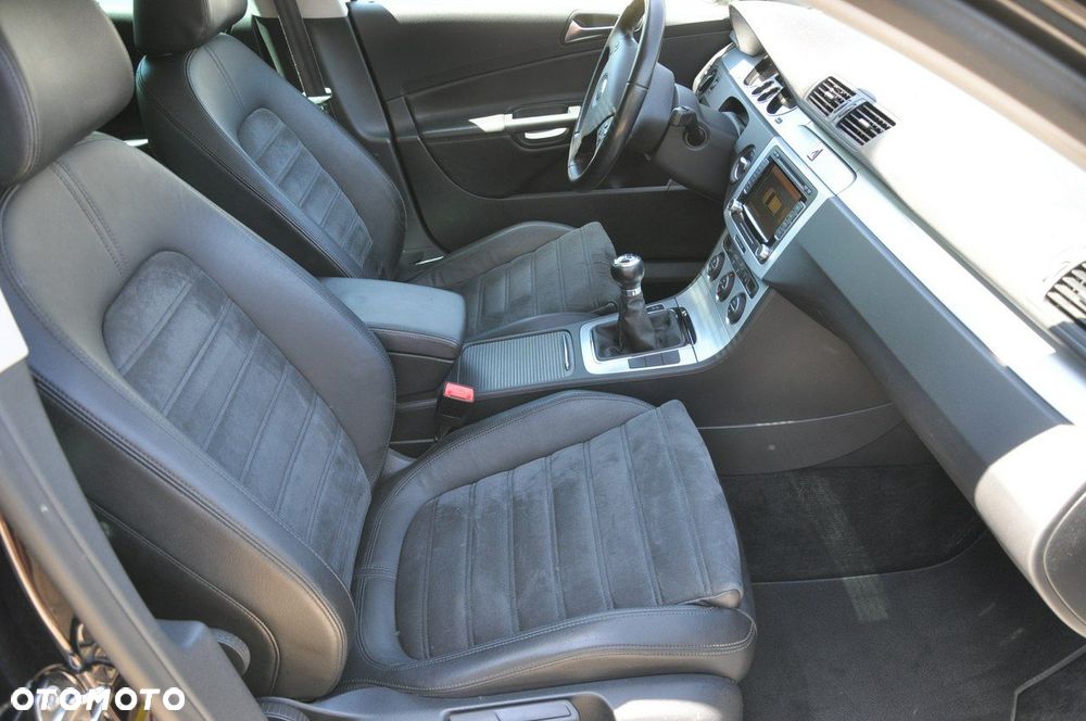 Volkswagen Passat - 12