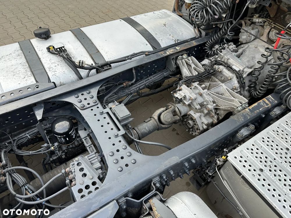 Mercedes-Benz ACTROS MP4 - 16