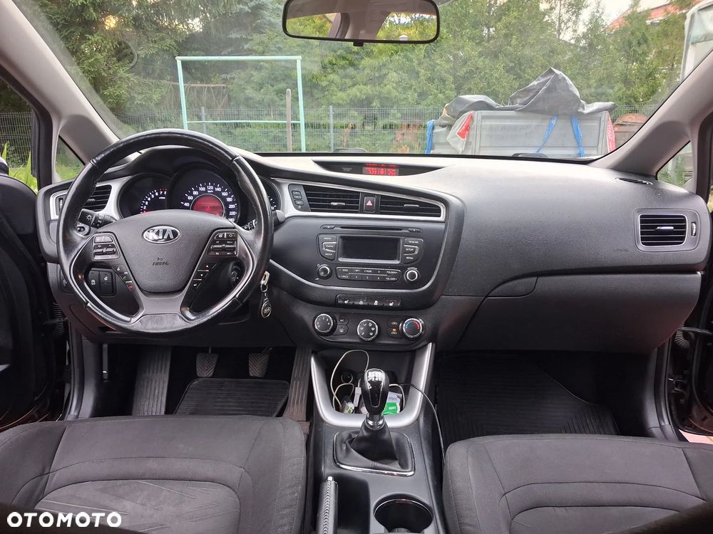 Kia Ceed - 11