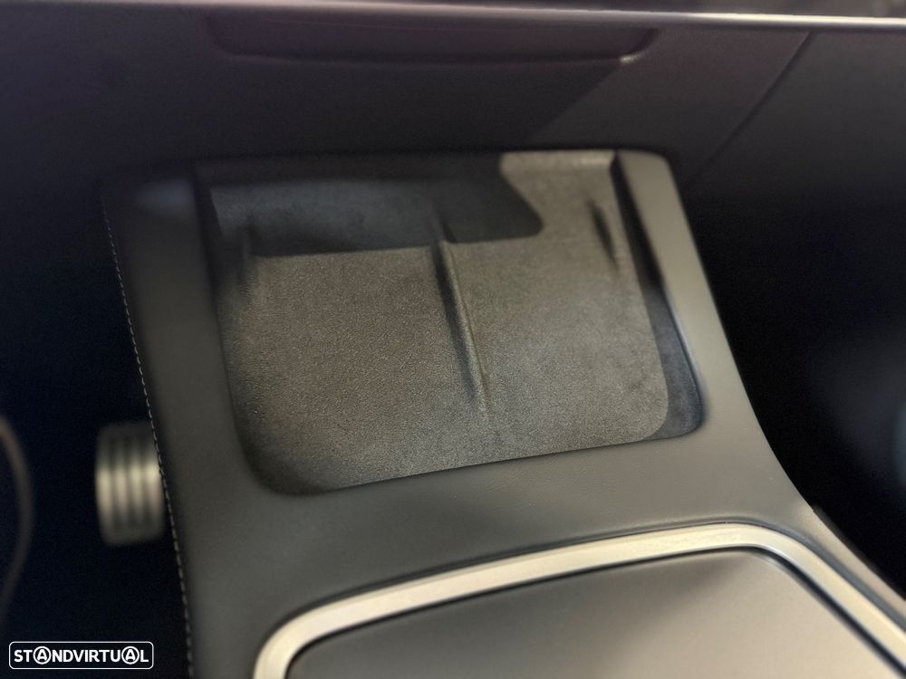 Tesla Model Y Performance Dual Motor AWD - 33