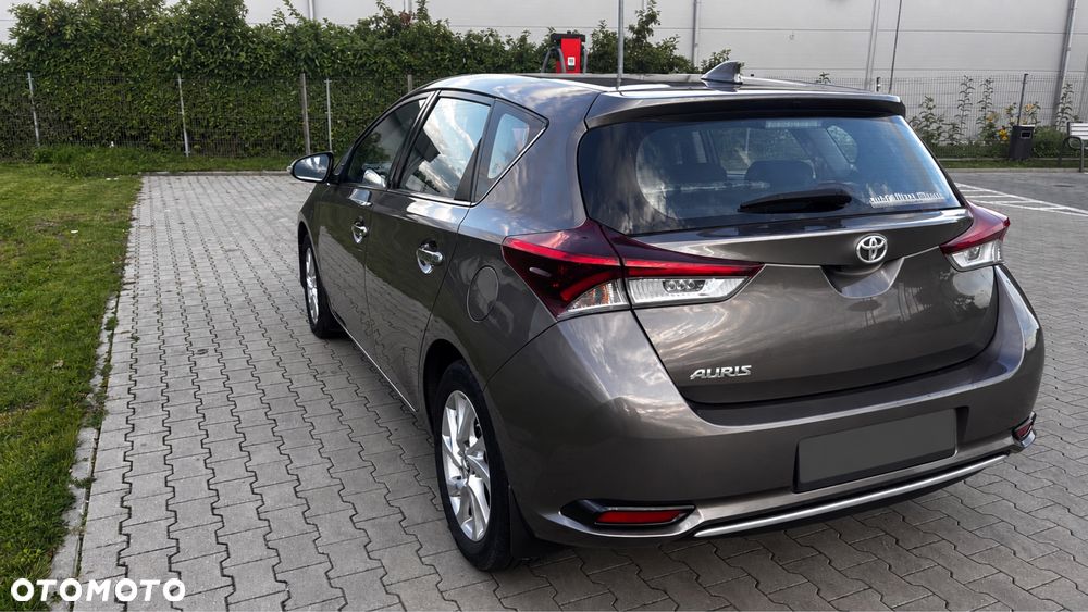 Toyota Auris 2017 photo 2