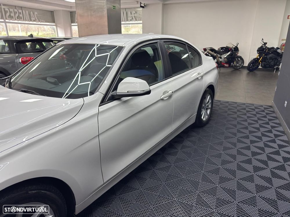 BMW 320 d EfficientDynamics Auto Line Sport - 3