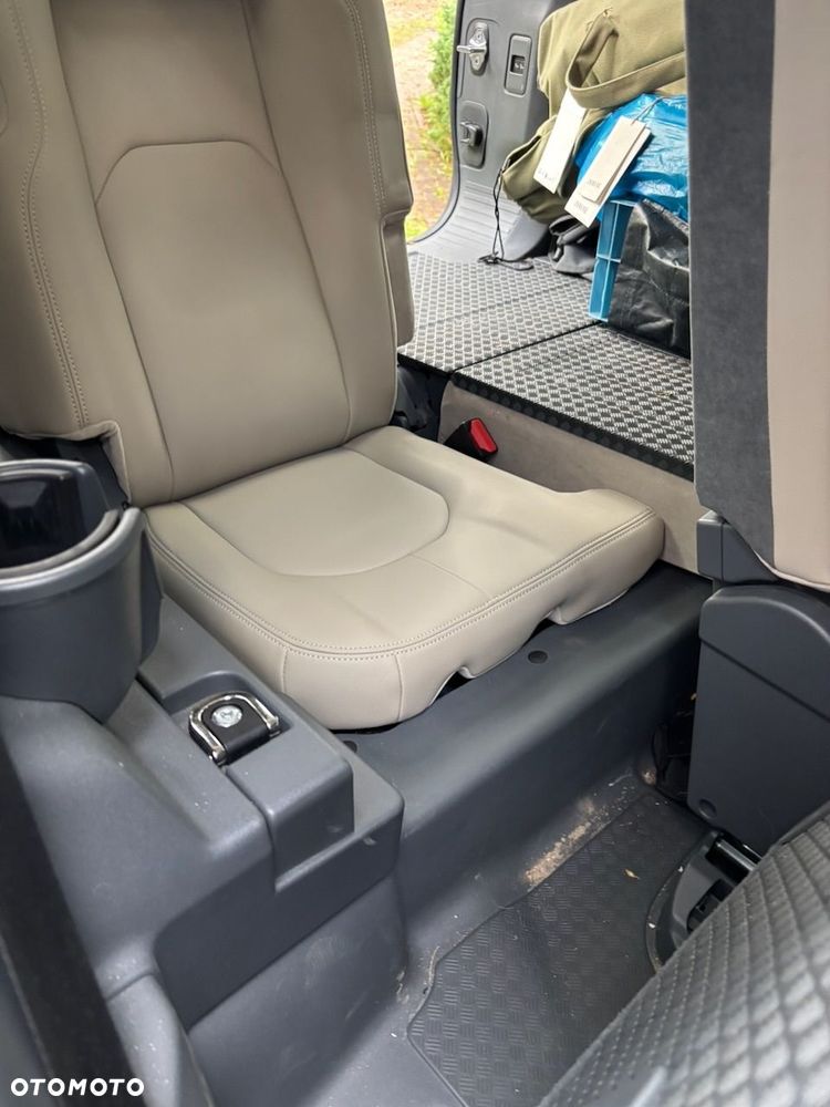 Land Rover Defender 2.0 D240 S - 14