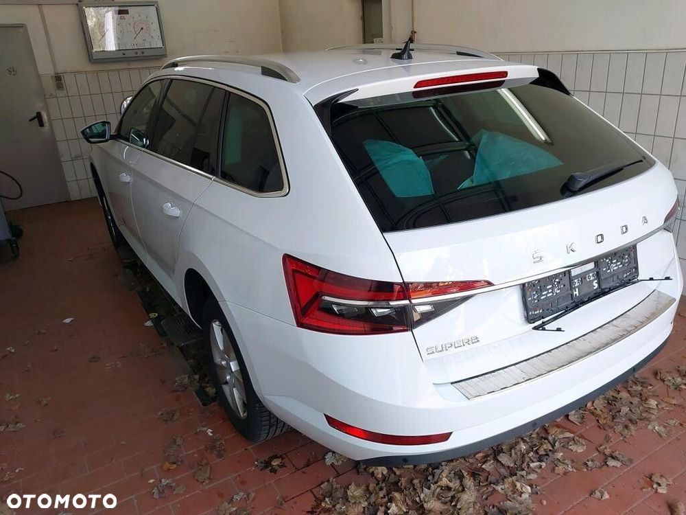 Skoda Superb 2.0 TDI SCR Style DSG - 4