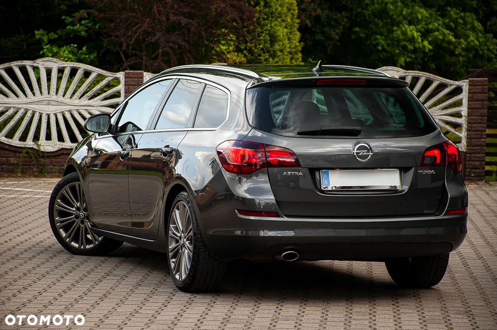 Opel Astra 1.6 Turbo Edition - 9