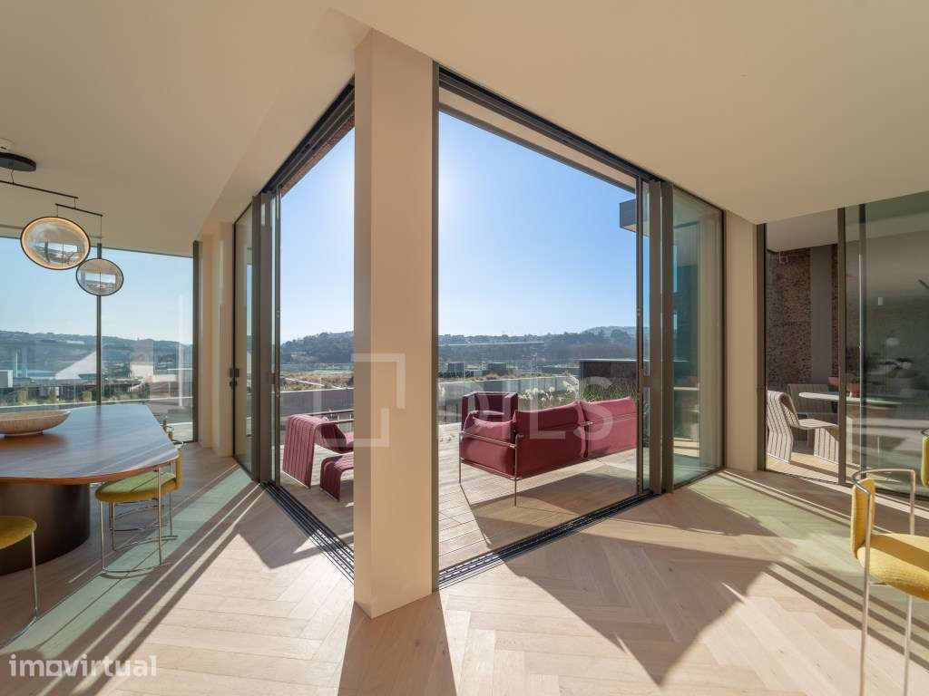 Moradia T3 Triplex, com jardim e terraço, frente ao Rio Douro - Grande imagem: 2/116