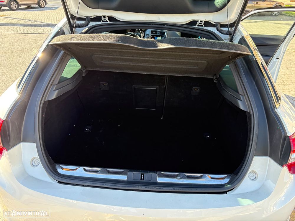 Citroën DS5 e-HDi 110 EGS6 SoChic - 19