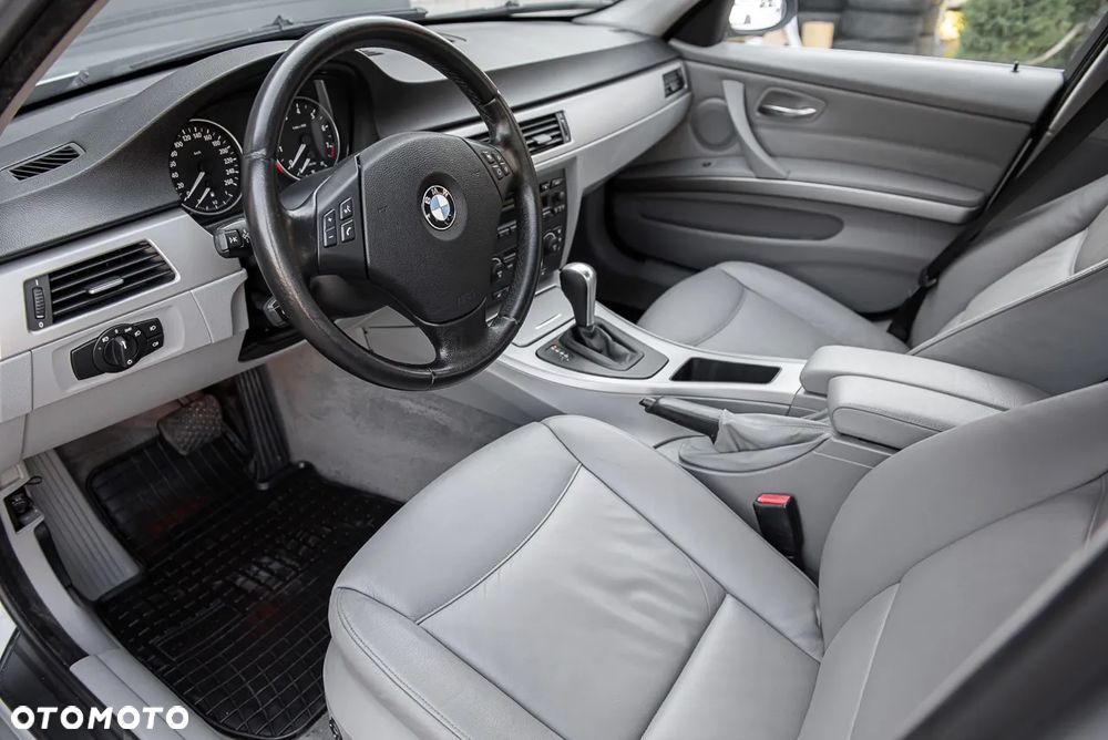BMW Seria 3 325i - 17