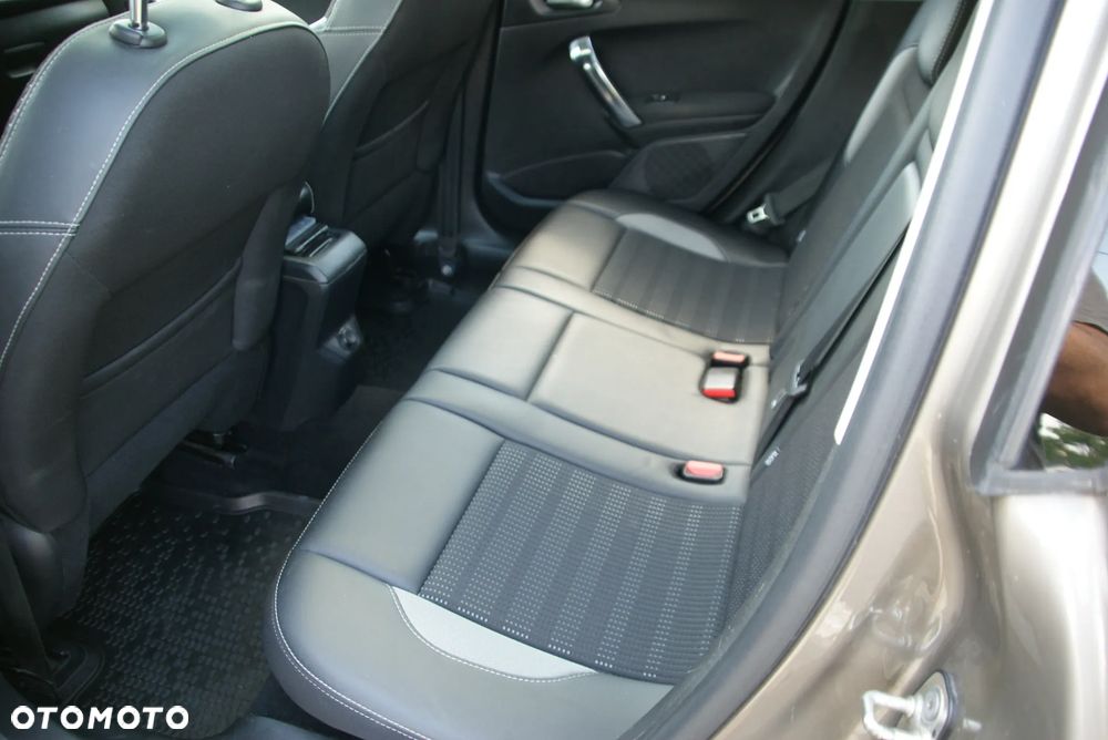 Peugeot 2008 1.6 BlueHDi Allure - 12