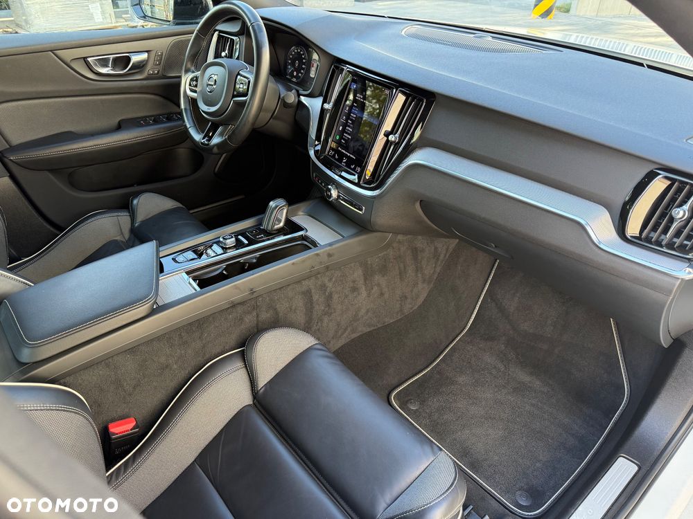 Volvo S60 T4 R-Design - 16