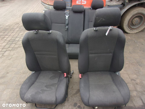 KOMPLET FOTELI TOYOTA COROLLA 02-07 E12 KOMBI