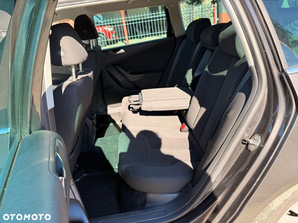 Volkswagen Passat 2.0 TDI Comfortline - 23